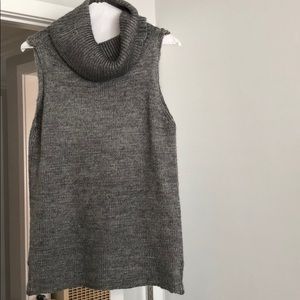 Knit short sleeve turtle neck shirt